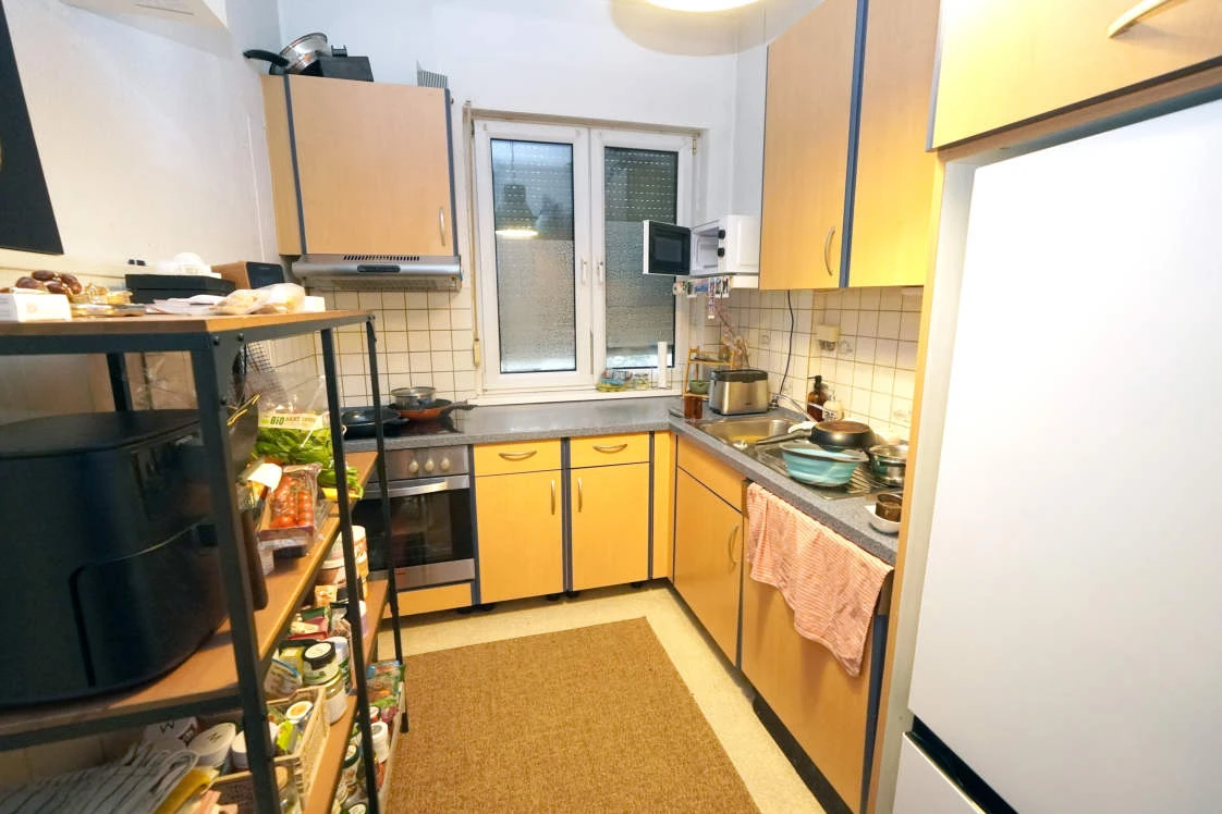 Kfz-Stellplatz, Wohn-/Geschäftshaus in Berlin — Bild 2