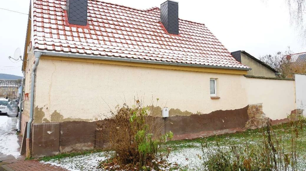 Einfamilien-Wohnhaus mit Windfanganbau, Schuppen in Bad Frankenhausen — Bild 2