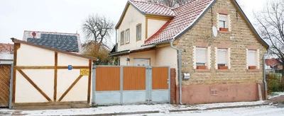 Einfamilien-Wohnhaus mit Windfanganbau, Schuppen in Bad Frankenhausen
