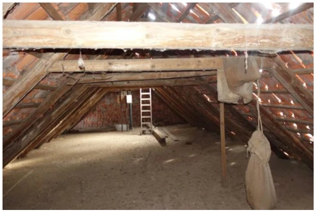 Wohnhaus mit Stallteil und Garagen in Bleicherode — Bild 3