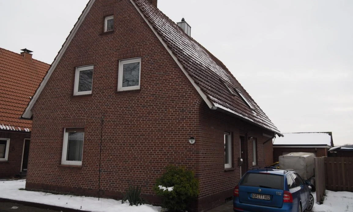 Garage, Einfamilienhaus, Das genehmigte wird derzeit als Wohnhaus mit 3 Wohneinheiten genutzt - 2 weitere Nebenanlagen (Schuppen) in Vreden
