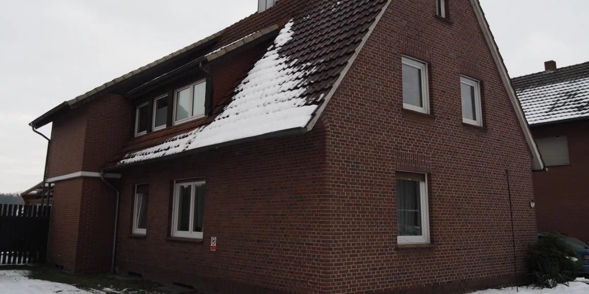 Garage, Einfamilienhaus, Das genehmigte wird derzeit als Wohnhaus mit 3 Wohneinheiten genutzt - 2 weitere Nebenanlagen (Schuppen) in Vreden — Bild 2