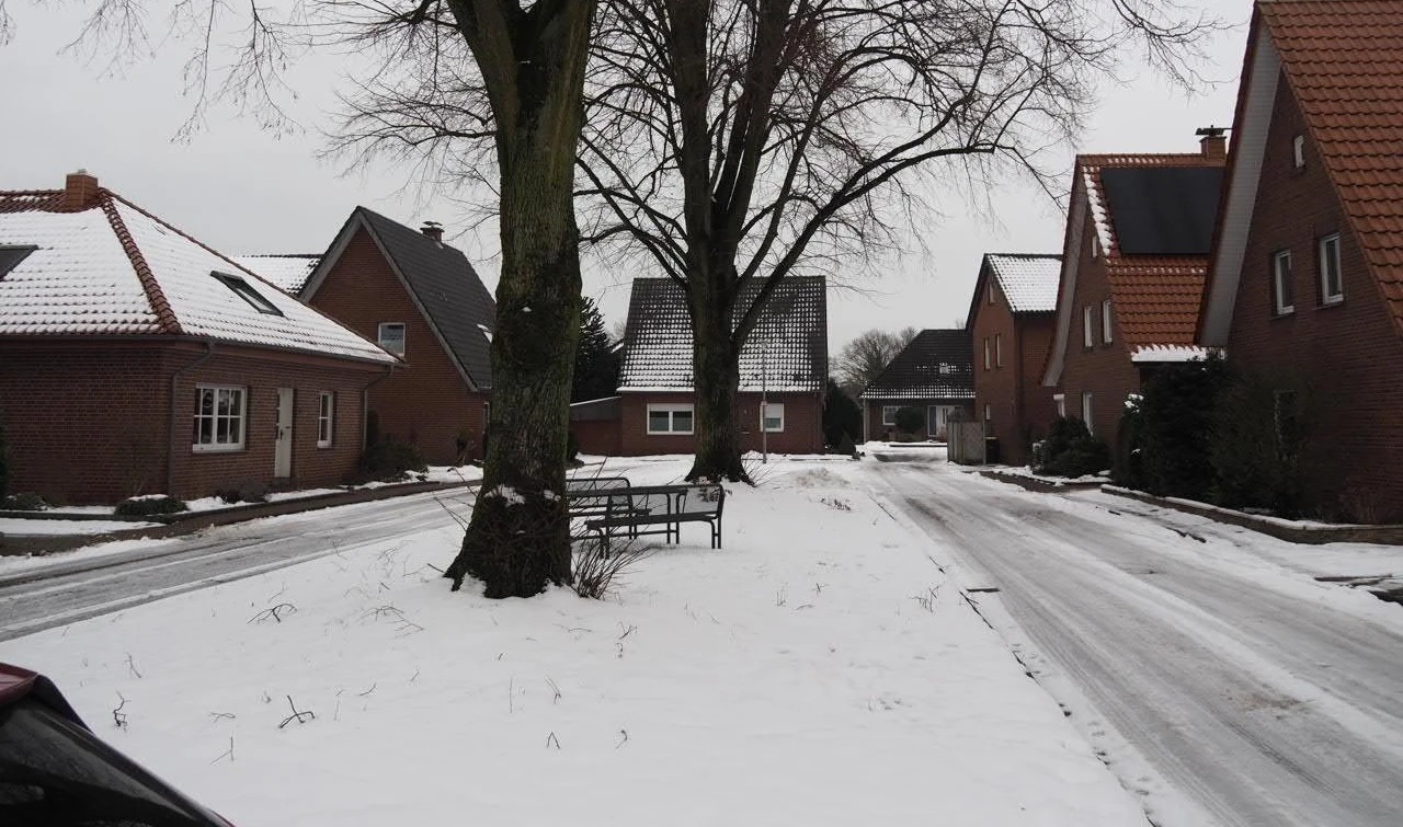 Garage, Einfamilienhaus, Das genehmigte wird derzeit als Wohnhaus mit 3 Wohneinheiten genutzt - 2 weitere Nebenanlagen (Schuppen) in Vreden — Bild 3