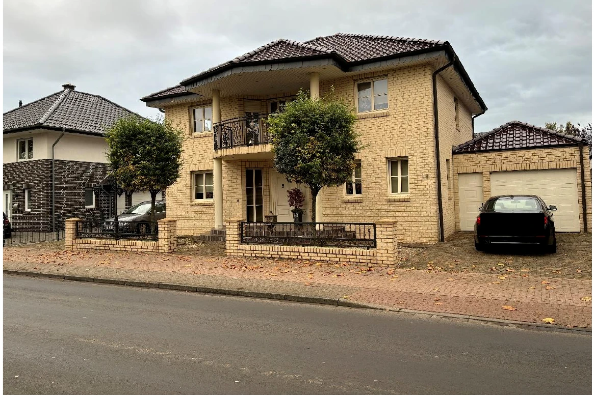 Einfamilienhaus, Garage, Carport in Gronau