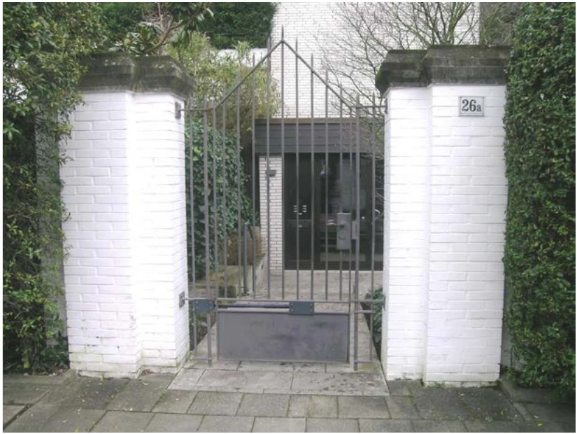 Kfz-Stellplatz (Tiefgarage), Eigentumswohnung (3 bis 4 Zimmer) in Düsseldorf — Bild 2