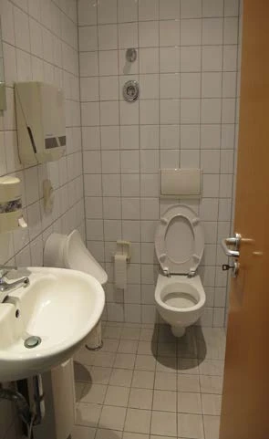 gewerblich genutztes Grundstück (Bürogebäude) in Düsseldorf