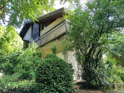Garage, Wohnhaus mit Einliegerwohnung in Brachttal