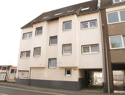 Mehrfamilienhaus, mit Garagen in Düsseldorf