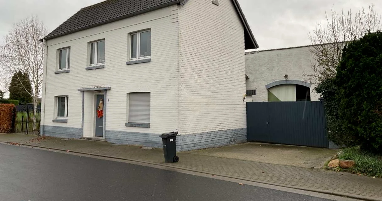 Wohnhaus mit Anbauten, Scheune und Schuppen sowie ds unbebaute Wegegrundstück in Gangelt