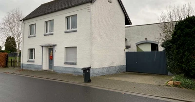 Wohnhaus mit Anbauten, Scheune und Schuppen sowie ds unbebaute Wegegrundstück in Gangelt