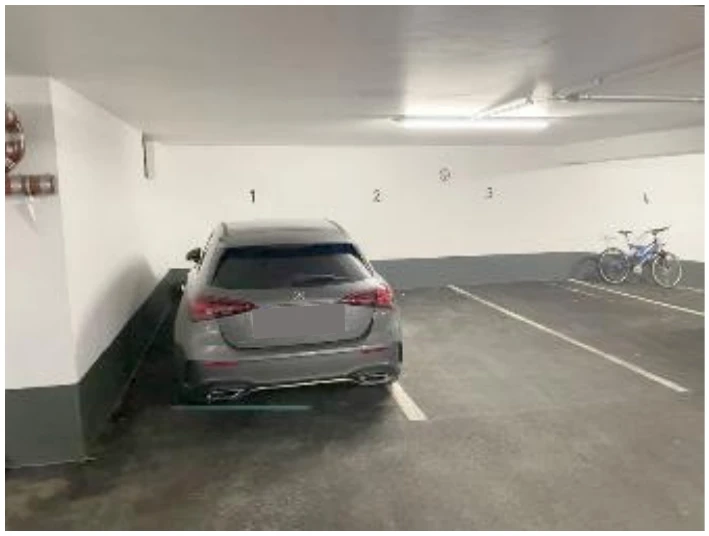 Gewerbeeinheit (Arztpraxis) und 2 Pkw-Stellplätze im Freien und ein Tiefgaragenstellplatz in Köln — Bild 2