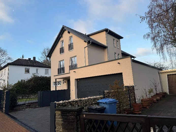 Einfamilienhaus, Garage in Kelkheim am Taunus — Bild 2