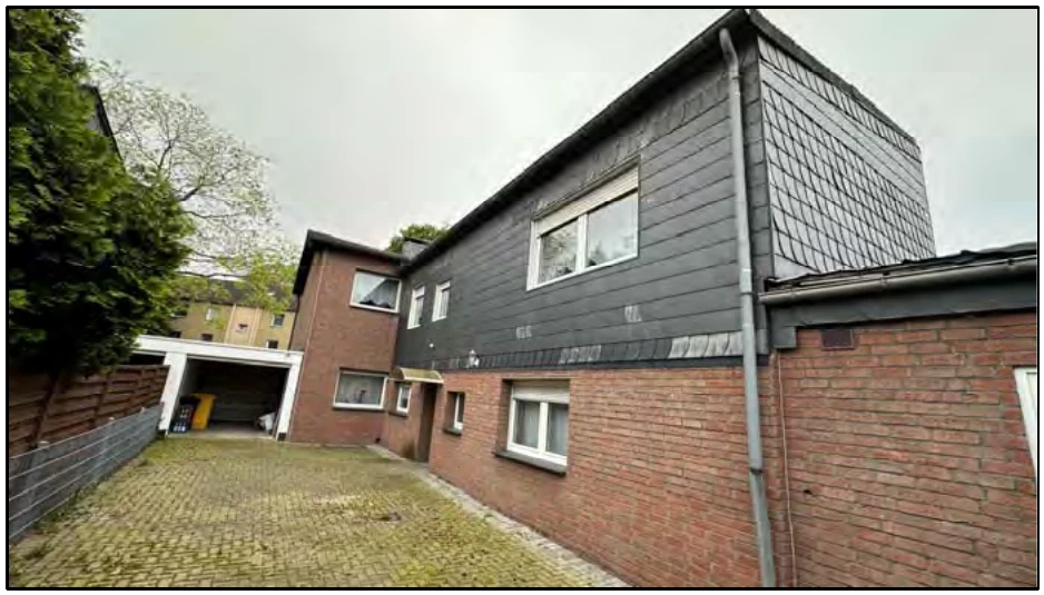 Zweifamilienwohnhaus nebst baufälligen Nebengebäuden in Duisburg — Bild 2