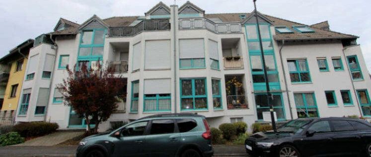 Kfz-Stellplatz (Tiefgarage), Eigentumswohnung (3 bis 4 Zimmer) in Hürth — Bild 2