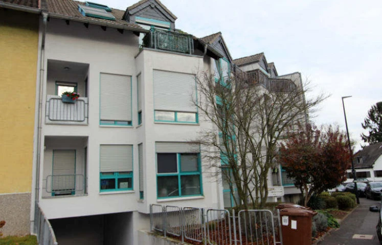 Kfz-Stellplatz (Tiefgarage), Eigentumswohnung (3 bis 4 Zimmer) in Hürth — Bild 3