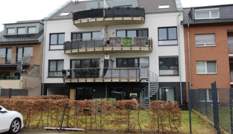 Kfz-Stellplatz, Mehrfamilienhaus in Wesseling