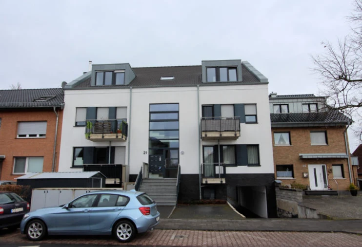 Kfz-Stellplatz, Mehrfamilienhaus in Wesseling — Bild 2
