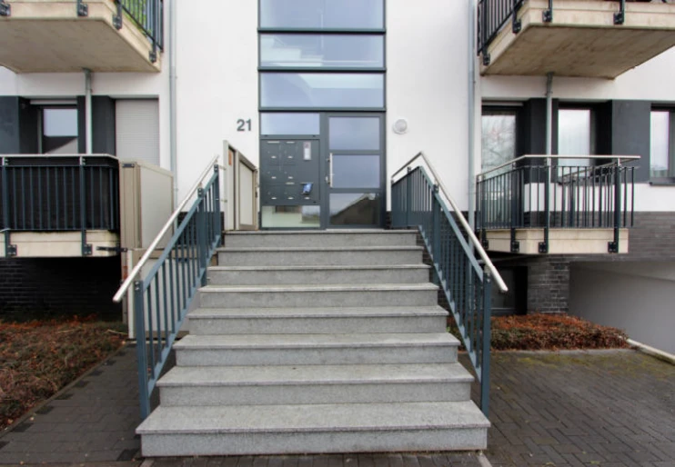 Kfz-Stellplatz, Mehrfamilienhaus in Wesseling — Bild 3