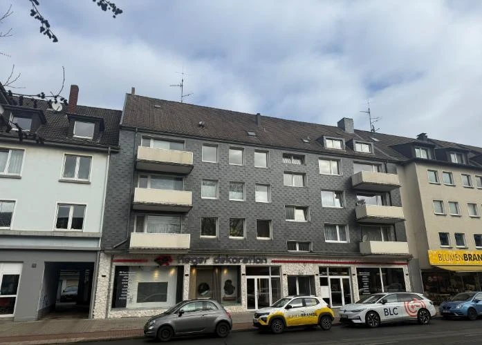 Garage, Gewerbeeinheit (z.B. Laden, Büro), Mehrfamilienhaus in Essen