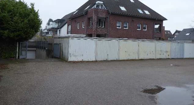 Garage, Reihenhaus in  — Bild 2