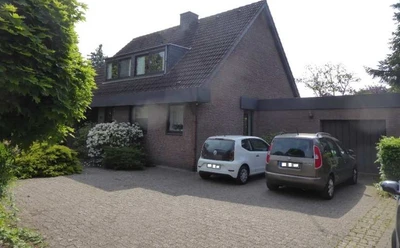Einfamilienhaus mit Garage und Wegeanteile in Krefeld