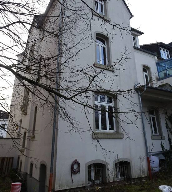 Wohn- und Geschäftshaus, Doppelhaushälfte im historischen Jugendstil in Kassel — Bild 2