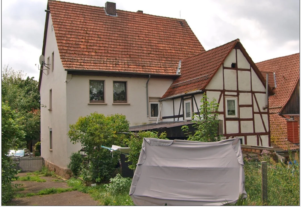 Grundstück mit freistehendem Einfamilienhaus, Scheune und Doppelgarage in Zierenberg — Bild 3