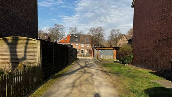 Zweifamilienhaus, und Garage+Carports, anteilige Wegeflächen, anteilige Wegeflächen in Duisburg
