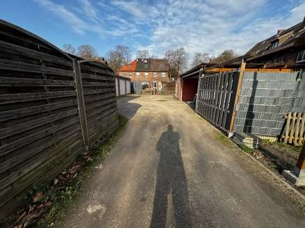 Zweifamilienhaus, und Garage+Carports, anteilige Wegeflächen, anteilige Wegeflächen in Duisburg — Bild 3