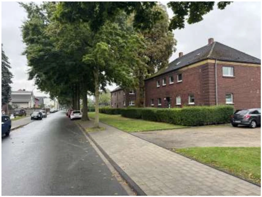 Doppelhaushälfte und Garage in Duisburg — Bild 2