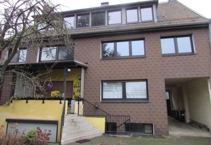 Mehrfamilienhaus mit 6 Wohnungen sowie Garage 3 Einzelgaragen in Duisburg