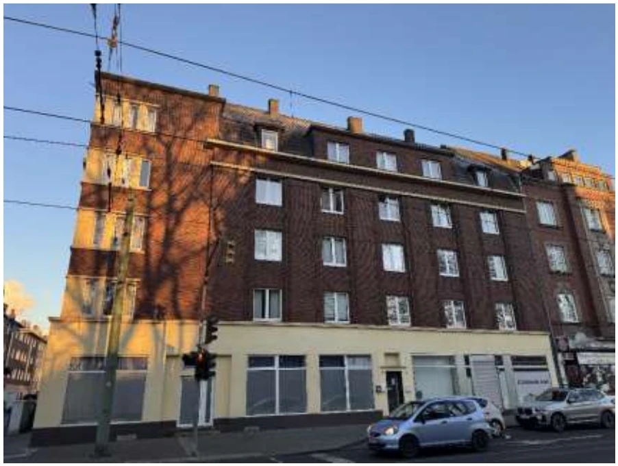 Wohn-/Geschäftshaus mit Anbau und Garagen in Duisburg — Bild 2