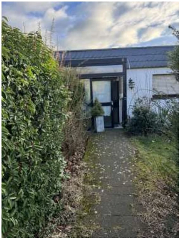 Bungalow und Garage in Duisburg — Bild 3