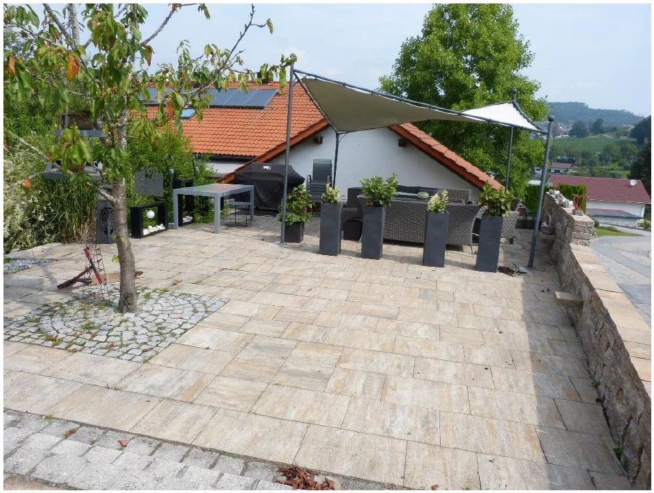 Einfamilienhaus mit Einliegerwohnung und Garagenanbau in Fürstenstein — Bild 2