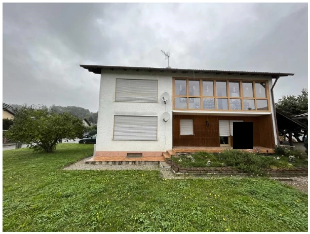 Zweifamilienhaus mit Doppelgarage und Nebengebäude in Malching — Bild 3