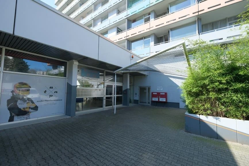 Kfz-Stellplatz (Tiefgarage), Eigentumswohnung (3 bis 4 Zimmer) in Eschborn — Bild 2