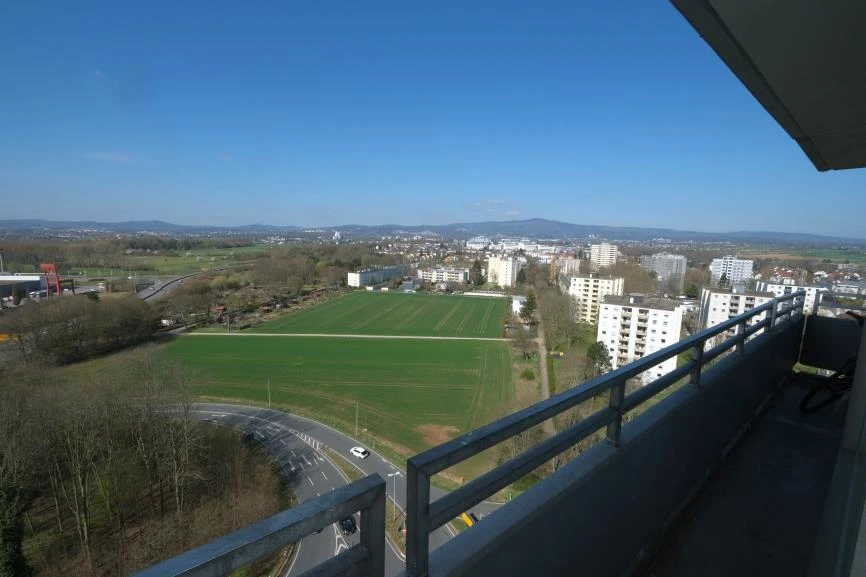 Kfz-Stellplatz (Tiefgarage), Eigentumswohnung (3 bis 4 Zimmer) in Eschborn — Bild 3