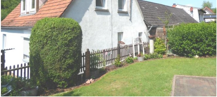 Wohnhaus mit Nebengebäude, PKW-Stellplatz in Dammbach — Bild 2