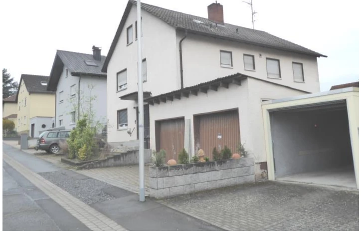 Mehrfamilienhaus, Garage in Großostheim — Bild 3