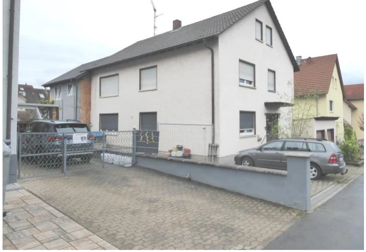 Mehrfamilienhaus, Garage in Großostheim — Bild 2