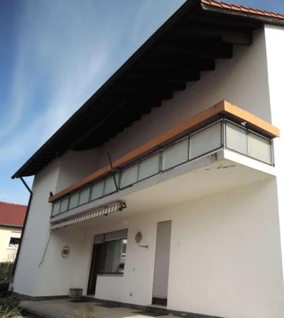 Mehrfamilienhaus, Garage in Wörth a. Main
