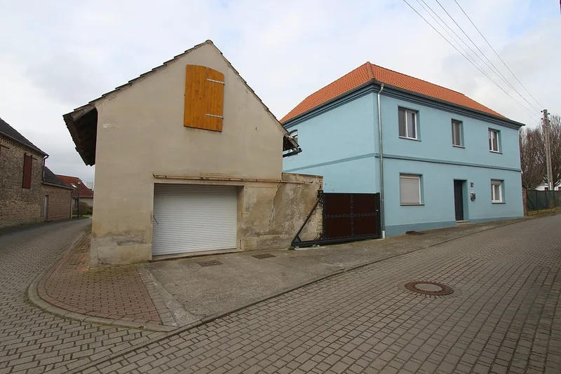 Wohnhaus mit Garagengebäude und Nebengelass in Aschersleben OT Winningen — Bild 3