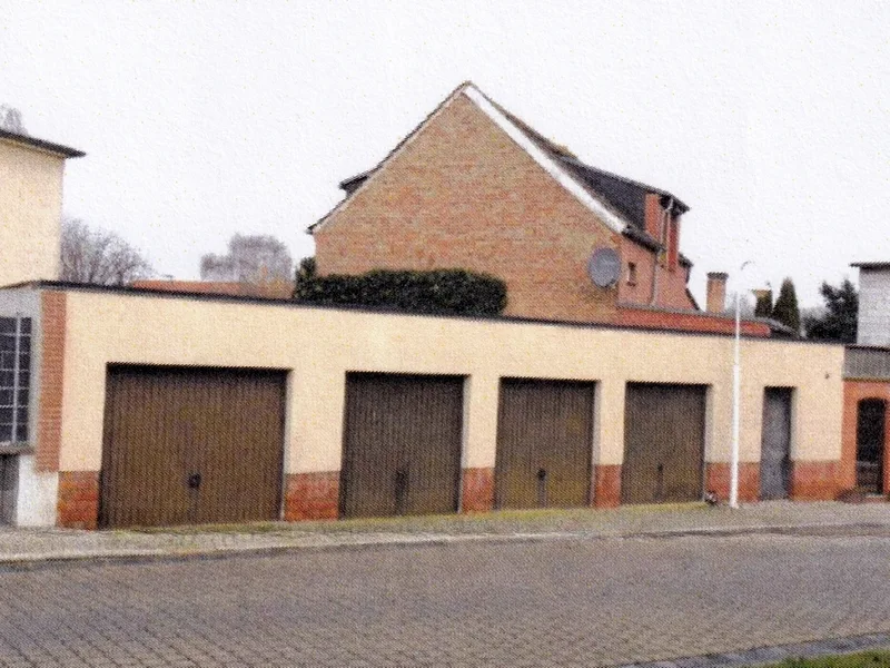 Wohn-/Geschäftshaus mit Garagen in Seeland OT Frose — Bild 3