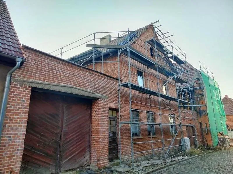 Ehem. Wohnhaus (stark ruinöser Zustand) in Lübz — Bild 2