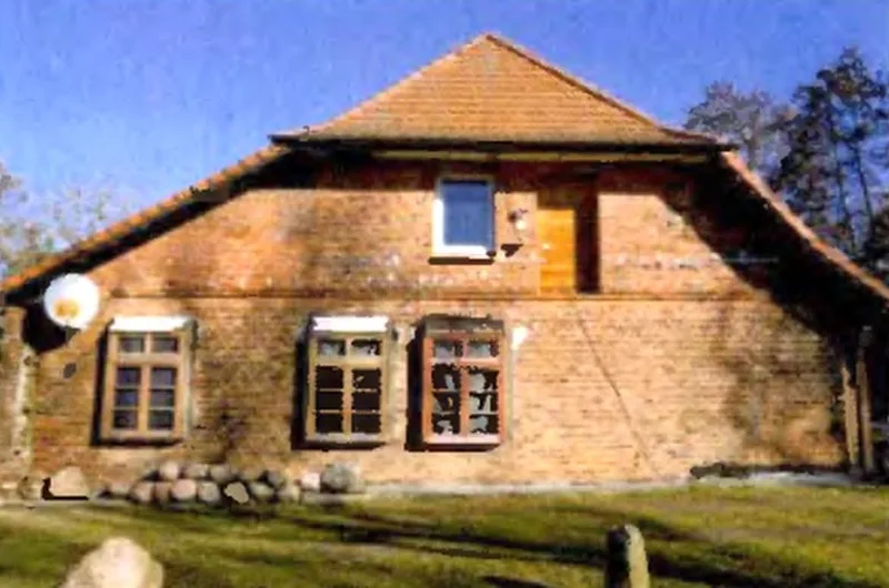Zweifamilienhaus und massive Scheune in Bresegard bei Picher — Bild 2