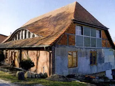 Zweifamilienhaus und massive Scheune in Bresegard bei Picher
