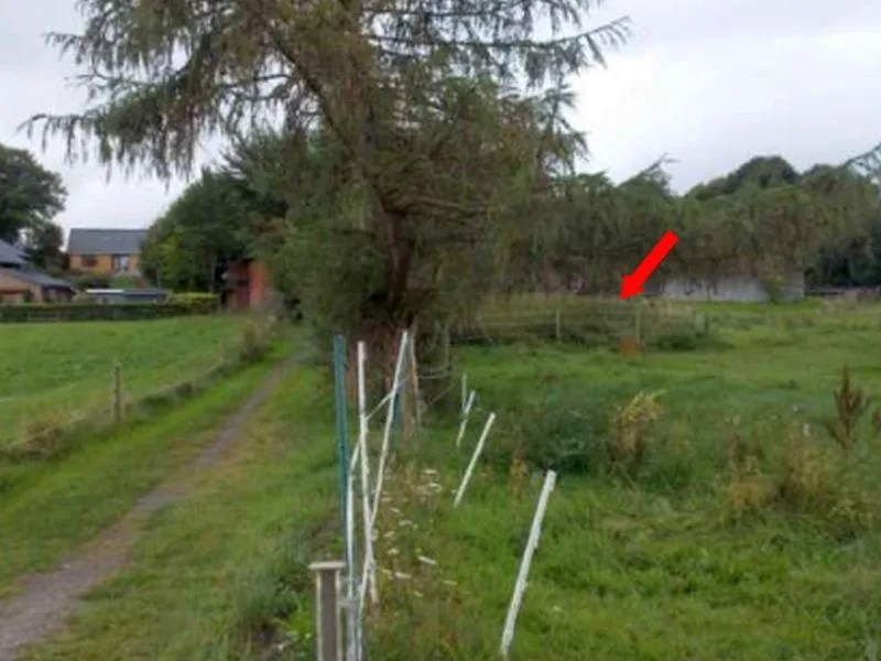 Wohnhaus und eingestürztes Nebengebäude in Hamdorf — Bild 3