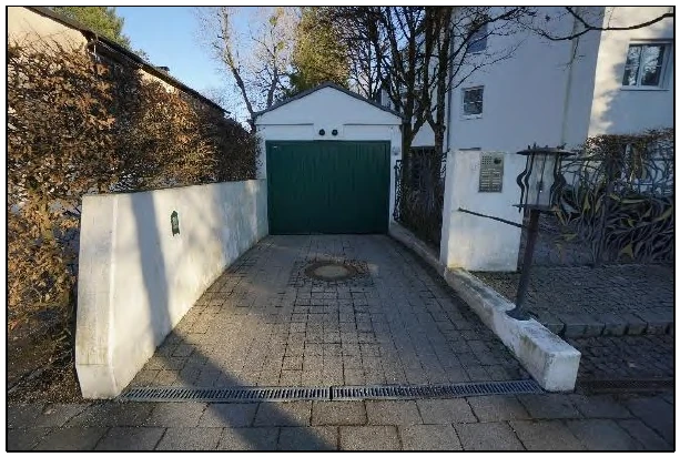 Eigentumswohnung (3 bis 4 Zimmer), Kfz-Stellplatz (Tiefgarage) in München — Bild 2