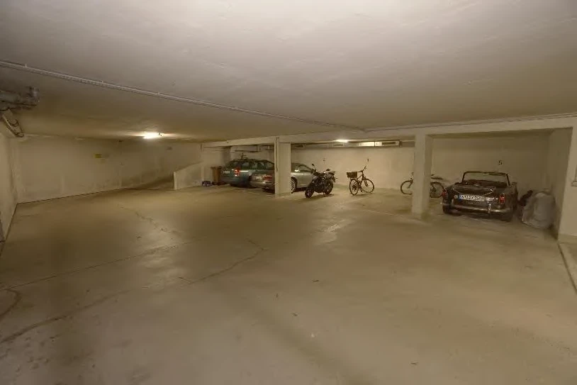 Eigentumswohnung (1 bis 2 Zimmer), Kfz-Stellplatz (Tiefgarage) in Pullach — Bild 2