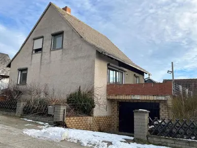 Einfamilienwohnhaus mit Garage in Wanzleben